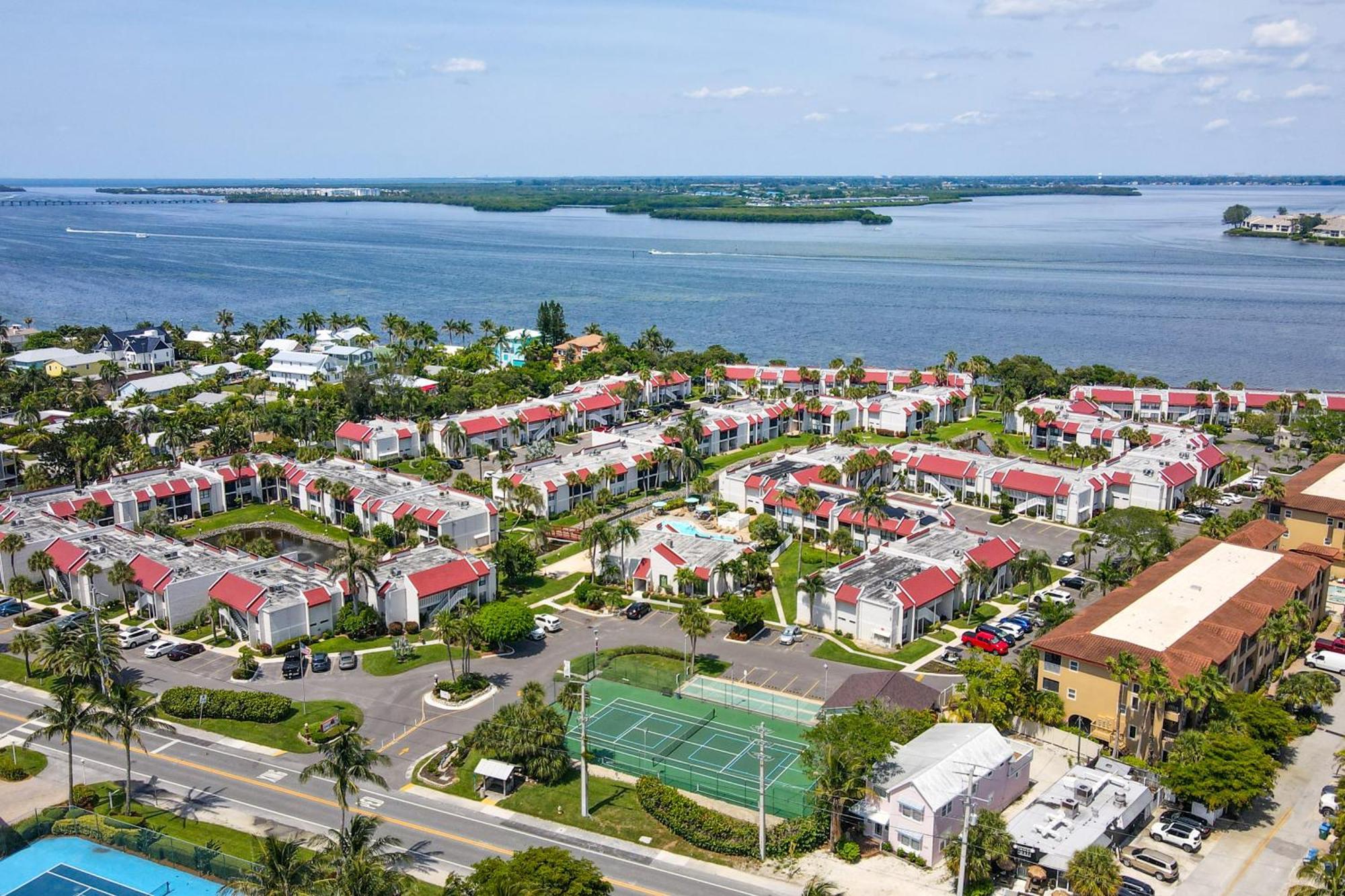Runaway Bay Condos Брейдентон-Біч Номер фото